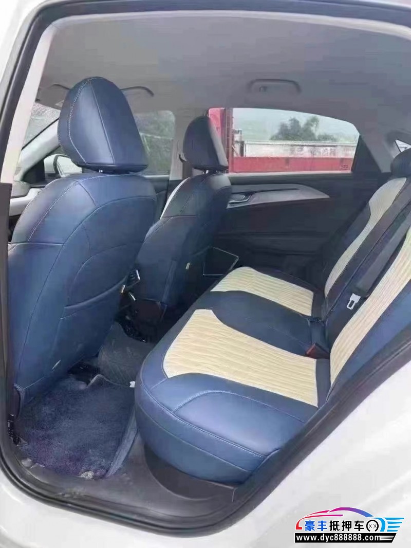 22年吉利几何轿车抵押车出售