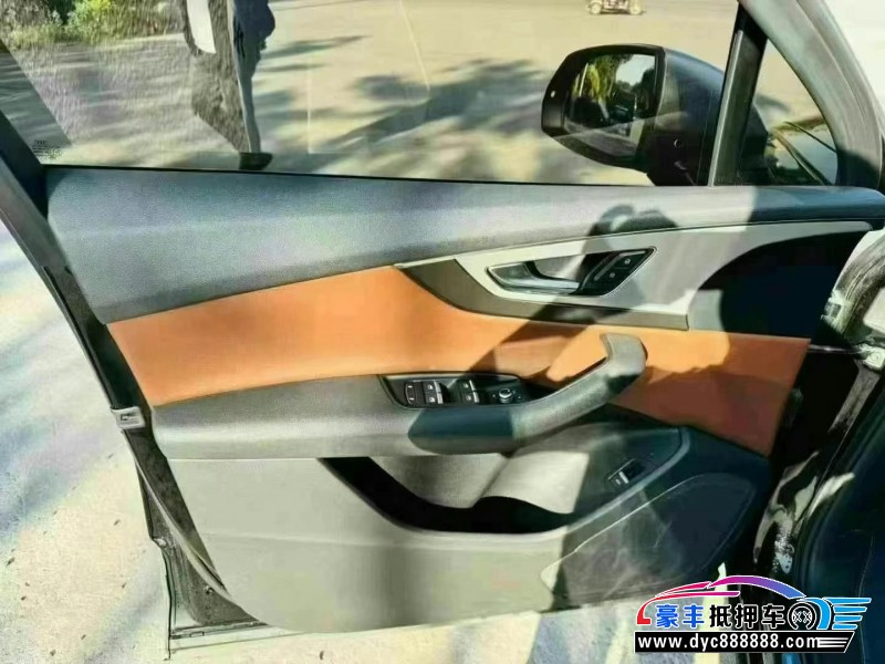 17年奥迪Q7轿车抵押车出售