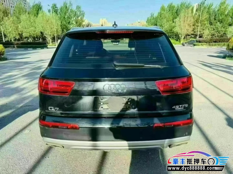17年奥迪Q7轿车抵押车出售