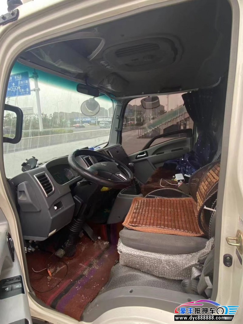 23年重汽豪沃轿车抵押车出售