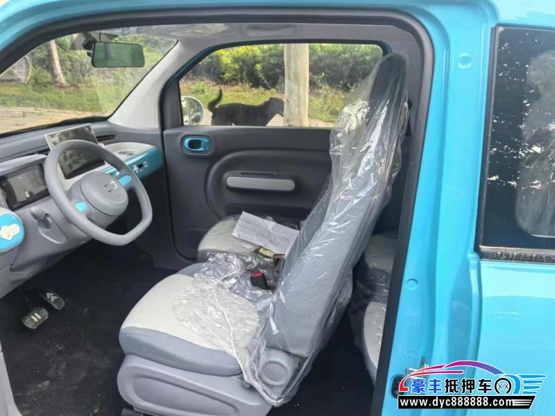 25年奔腾小马轿车抵押车出售