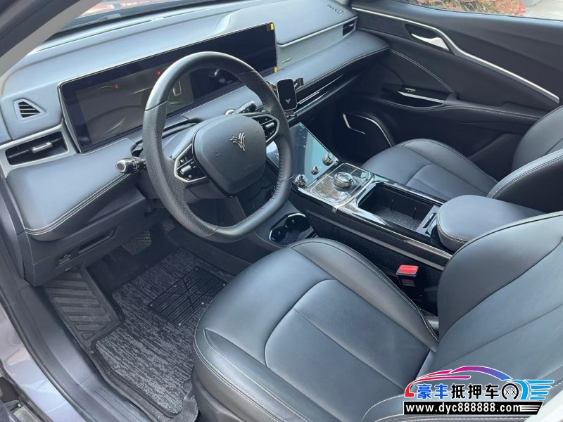 24年哪吒U轿车抵押车出售