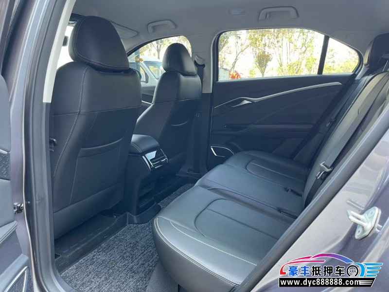 24年哪吒U轿车抵押车出售