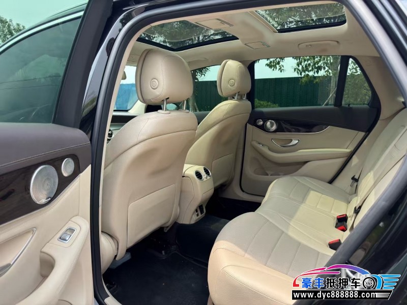 19年奔驰GLC轿车抵押车出售