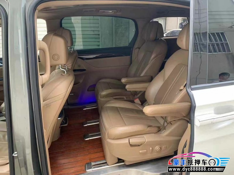 17年别克GL8轿车抵押车出售