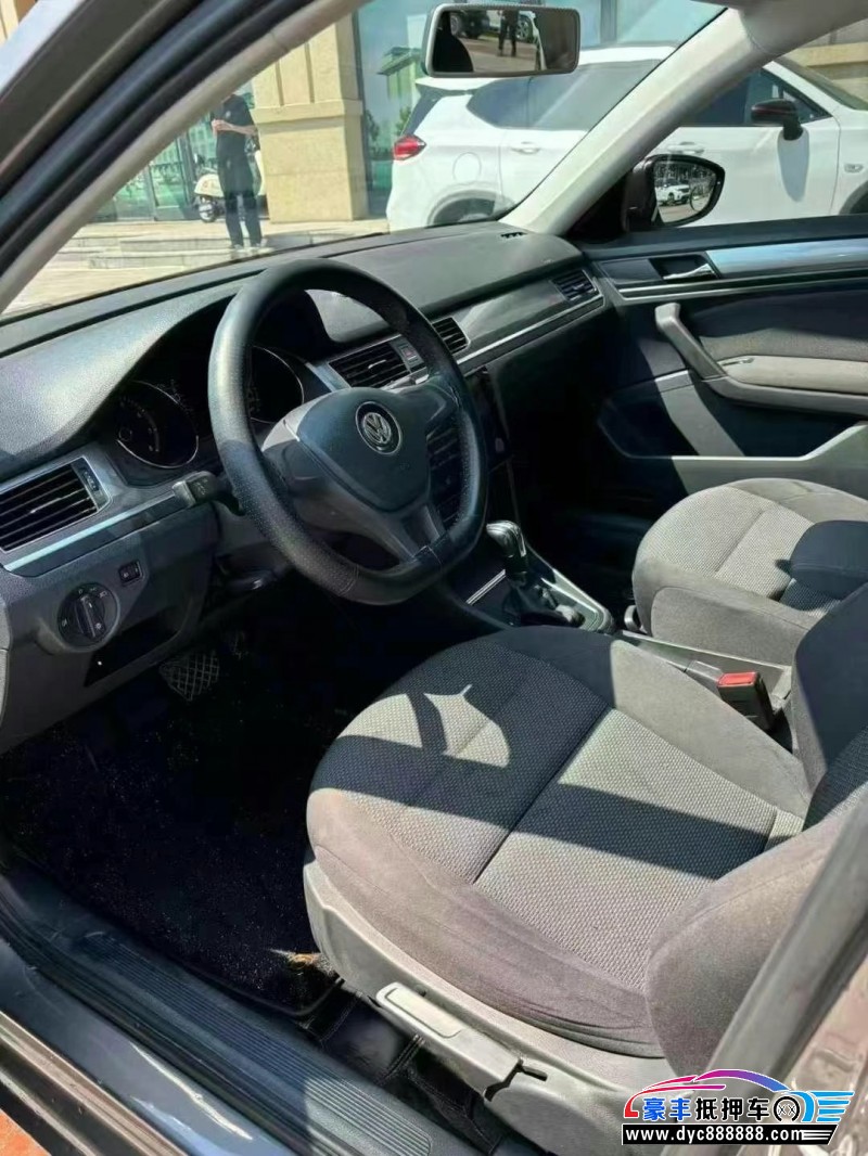 16年大众宝来轿车抵押车出售