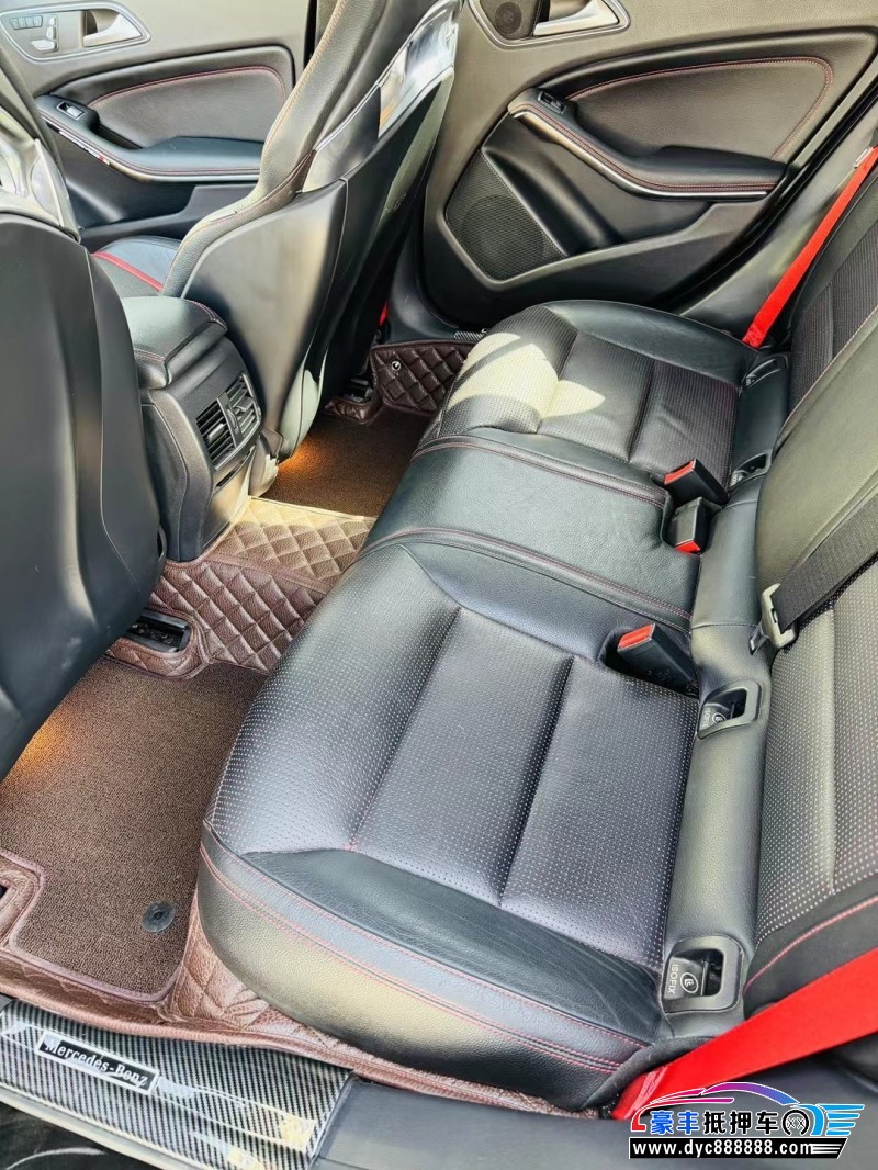 18年奔驰A级AMG轿车抵押车出售