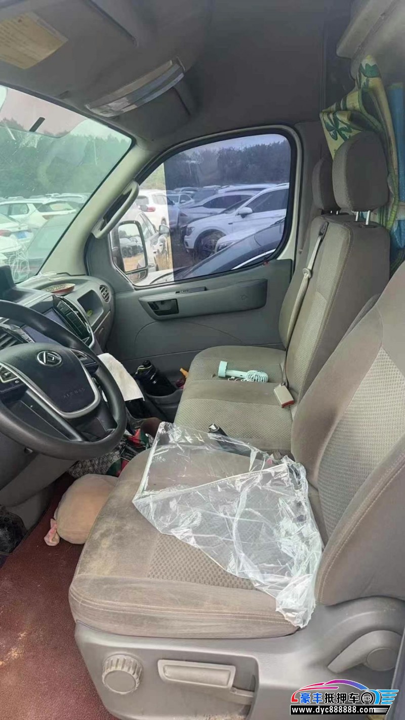 23年上汽大通V80轿车抵押车出售