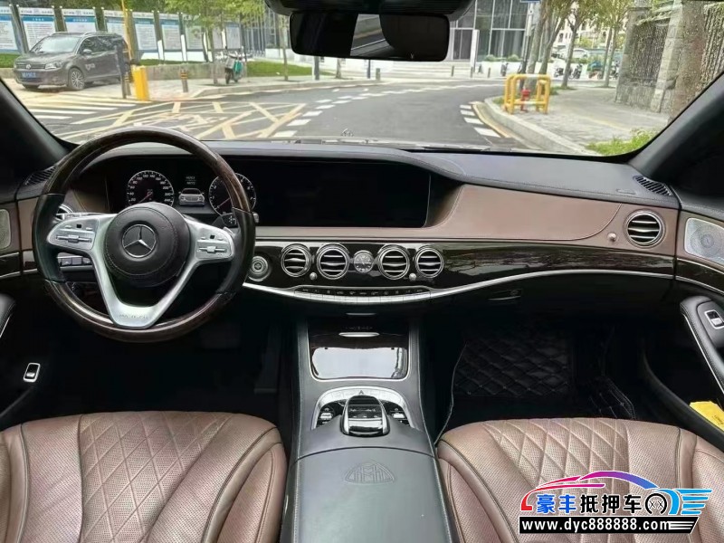 18年奔驰迈巴赫S级轿车抵押车出售