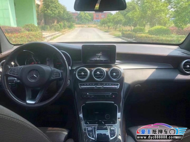 18年奔驰GLC轿车抵押车出售