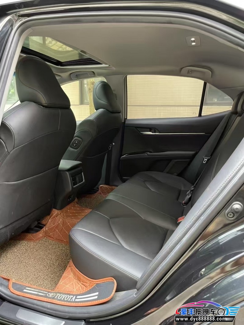 22年丰田凯美瑞轿车抵押车出售