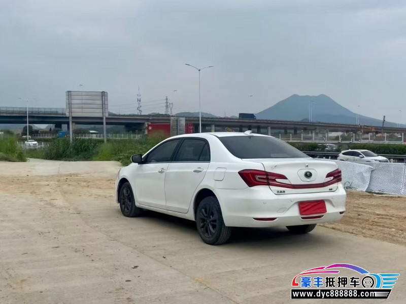 17年比亚迪秦轿车抵押车出售