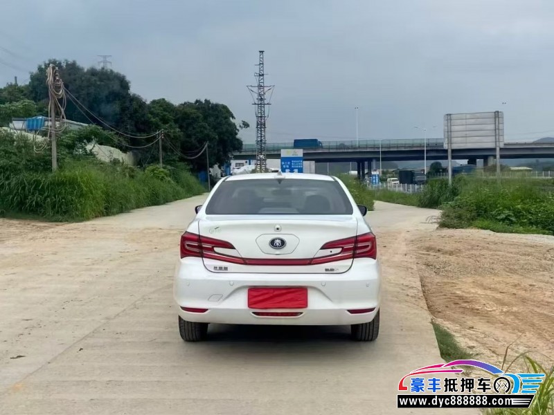 17年比亚迪秦轿车抵押车出售