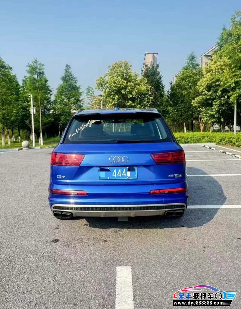 17年奥迪Q7轿车抵押车出售