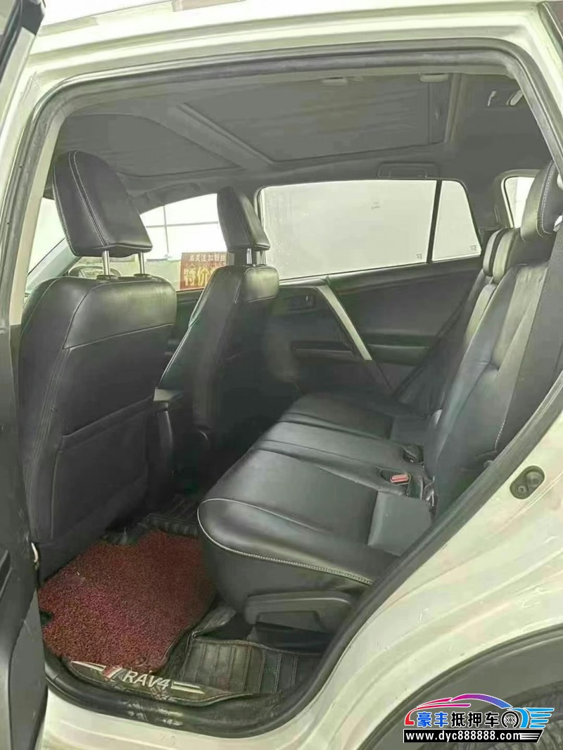 18年丰田RAV4轿车抵押车出售