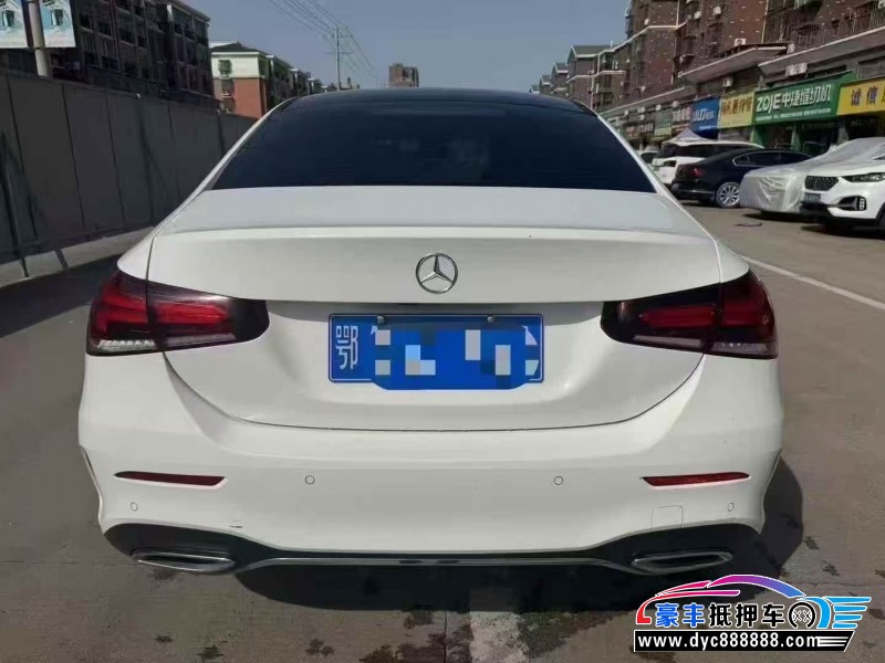 21年奔驰A轿车抵押车出售