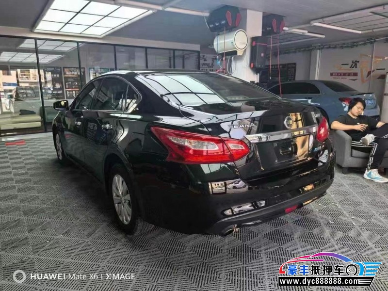 17年日产天籁轿车抵押车出售