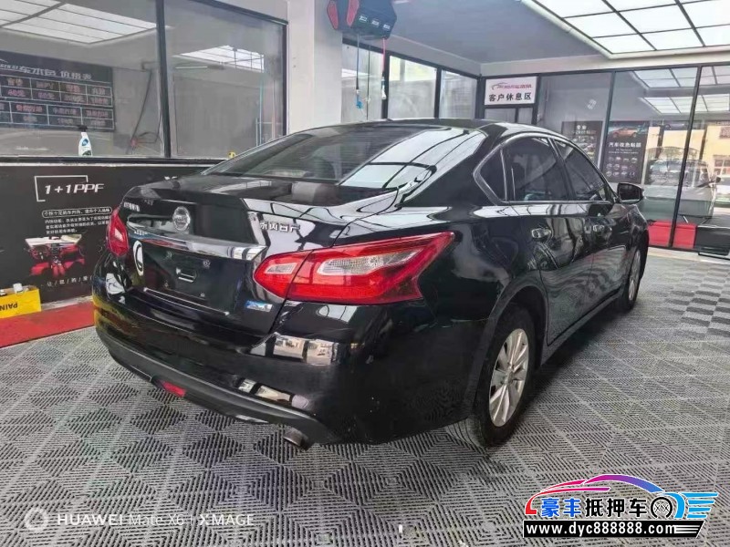 17年日产天籁轿车抵押车出售