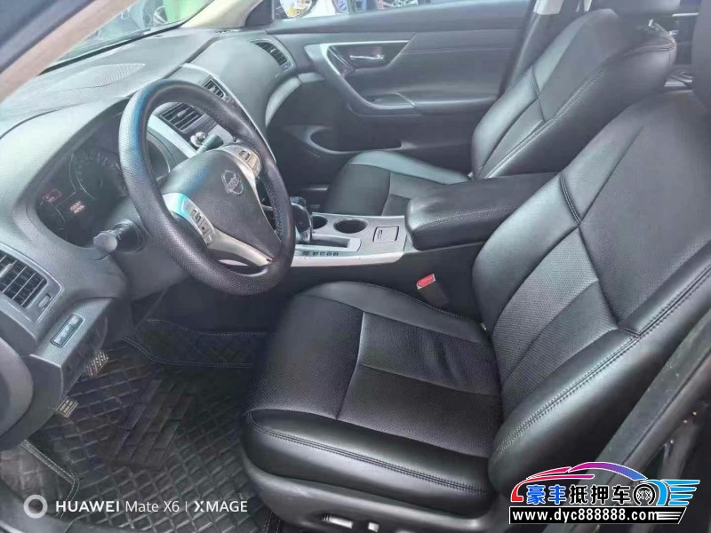 17年日产天籁轿车抵押车出售