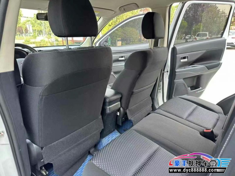 22年三菱欧蓝德轿车抵押车出售