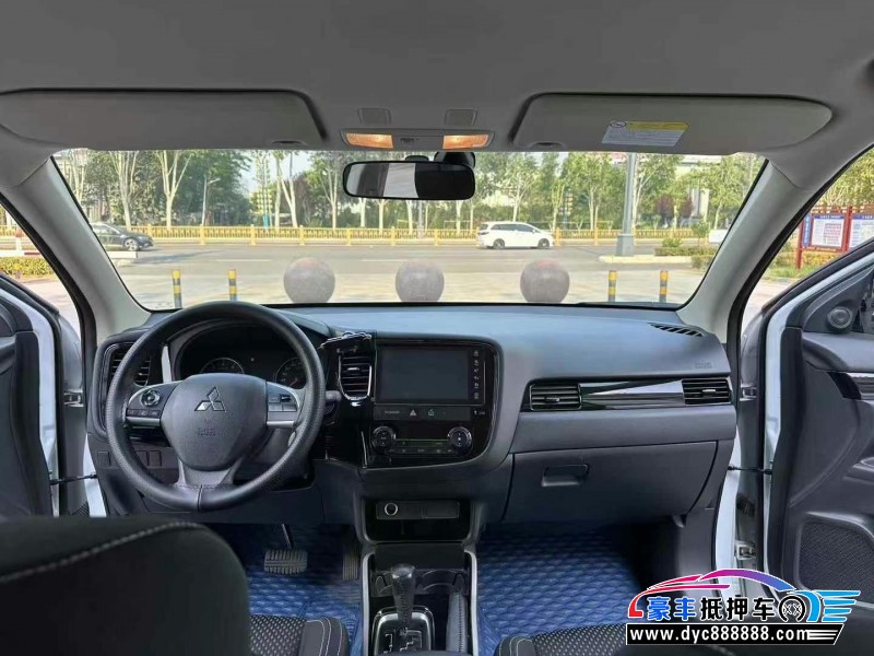 22年三菱欧蓝德轿车抵押车出售