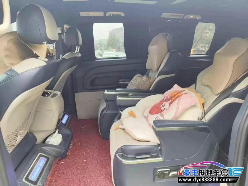 18年奔驰威霆轿车抵押车出售