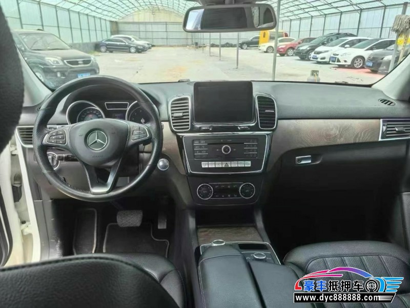 17年奔驰GLE轿车抵押车出售