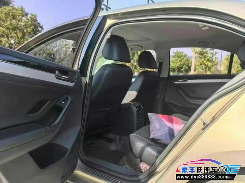 18年大众速腾轿车抵押车出售