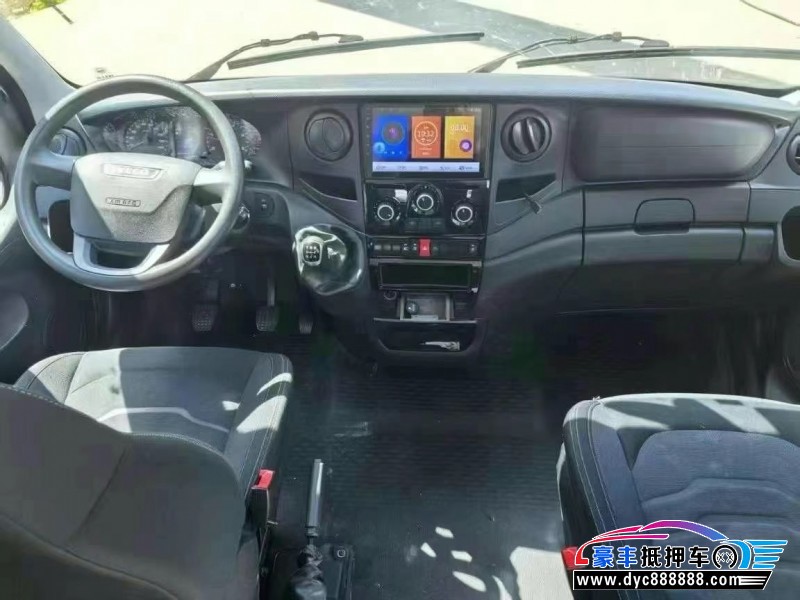 22年依维柯欧盛轿车抵押车出售