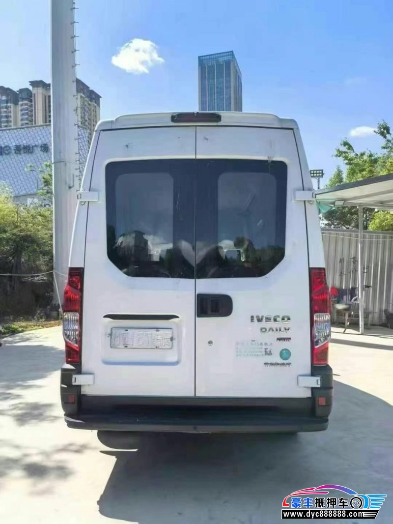 22年依维柯欧盛轿车抵押车出售