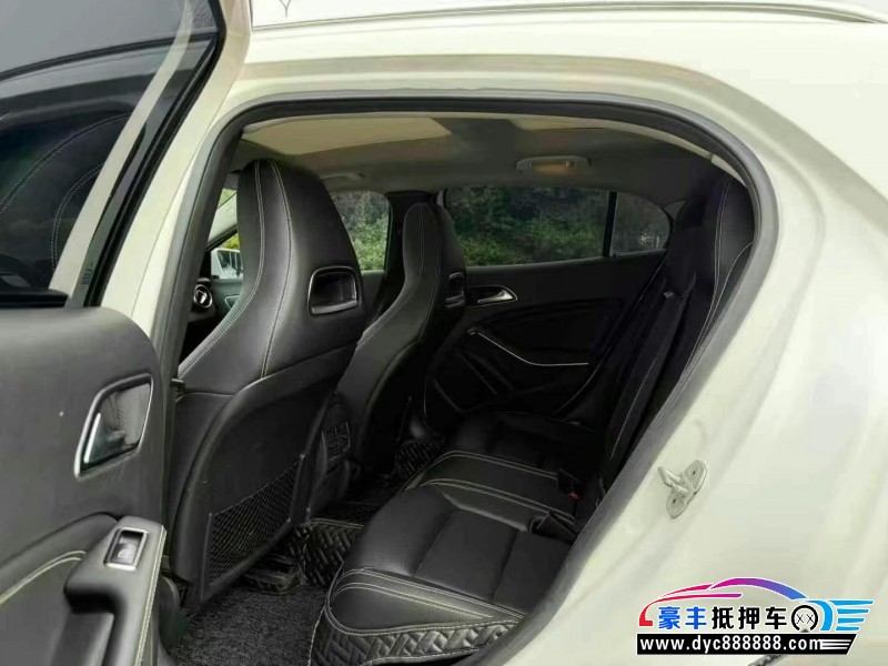 17年奔驰GLA轿车抵押车出售