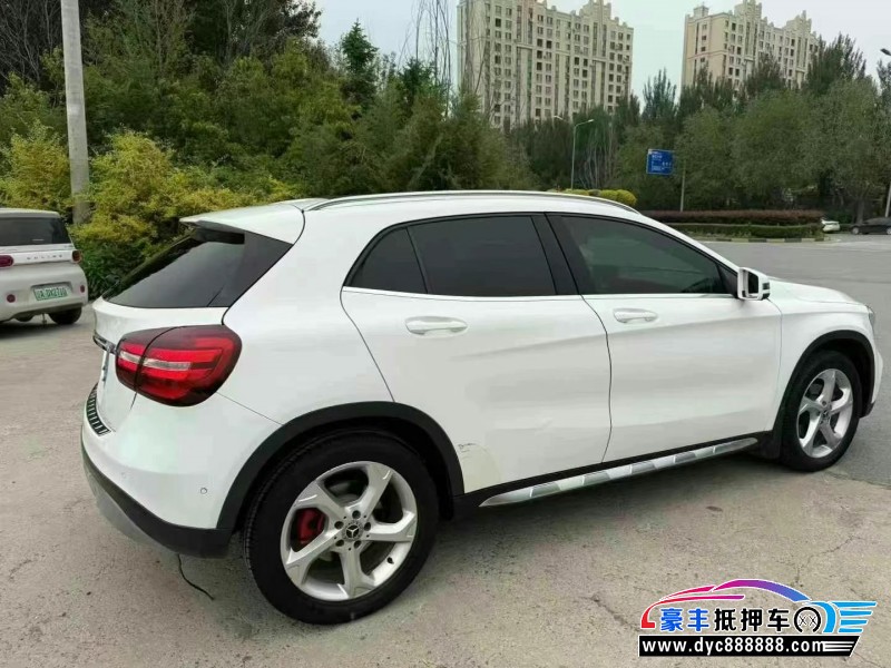 17年奔驰GLA轿车抵押车出售