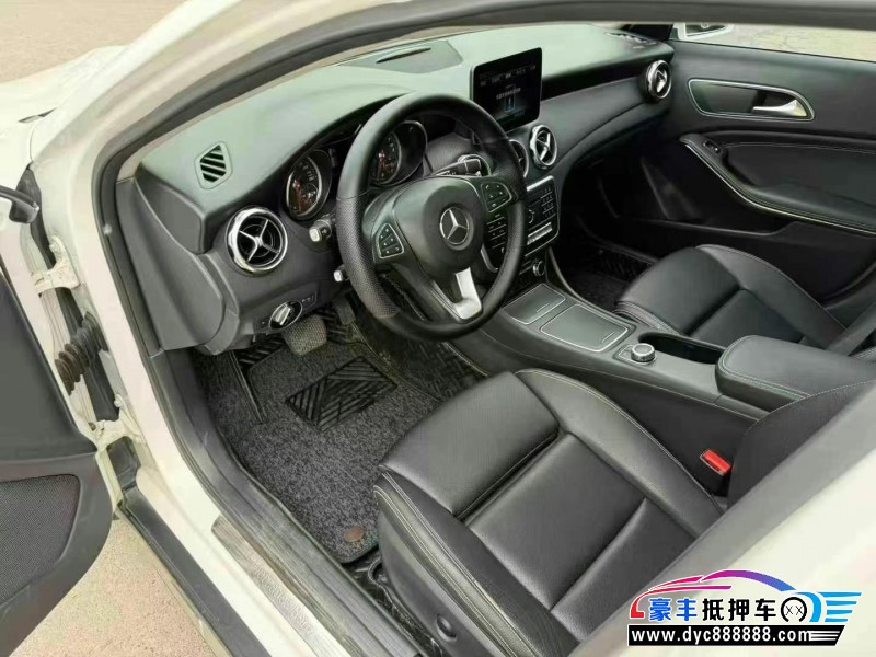 17年奔驰GLA轿车抵押车出售