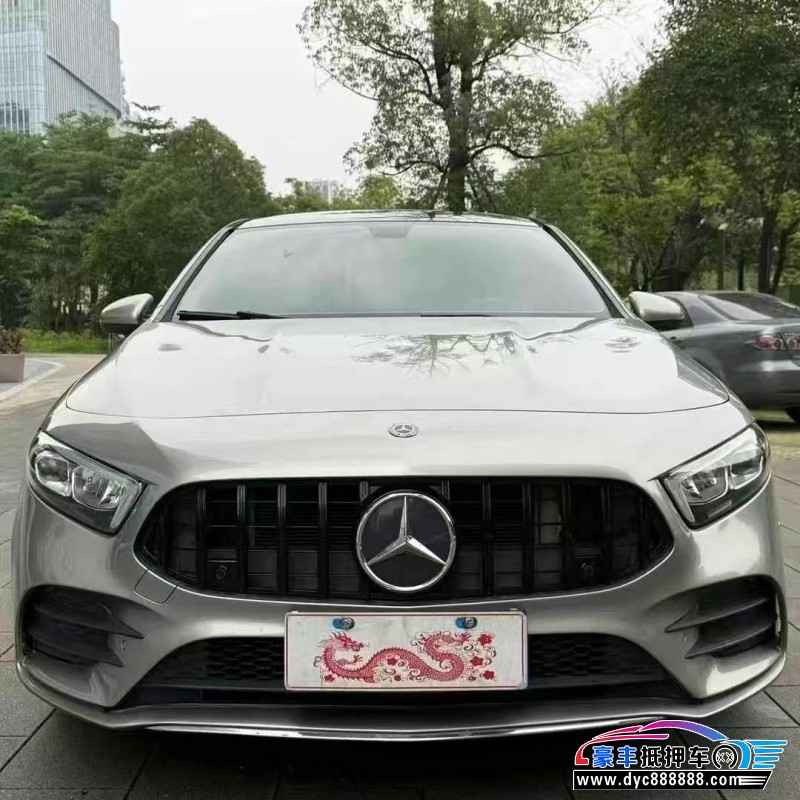 19年奔驰A轿车抵押车出售