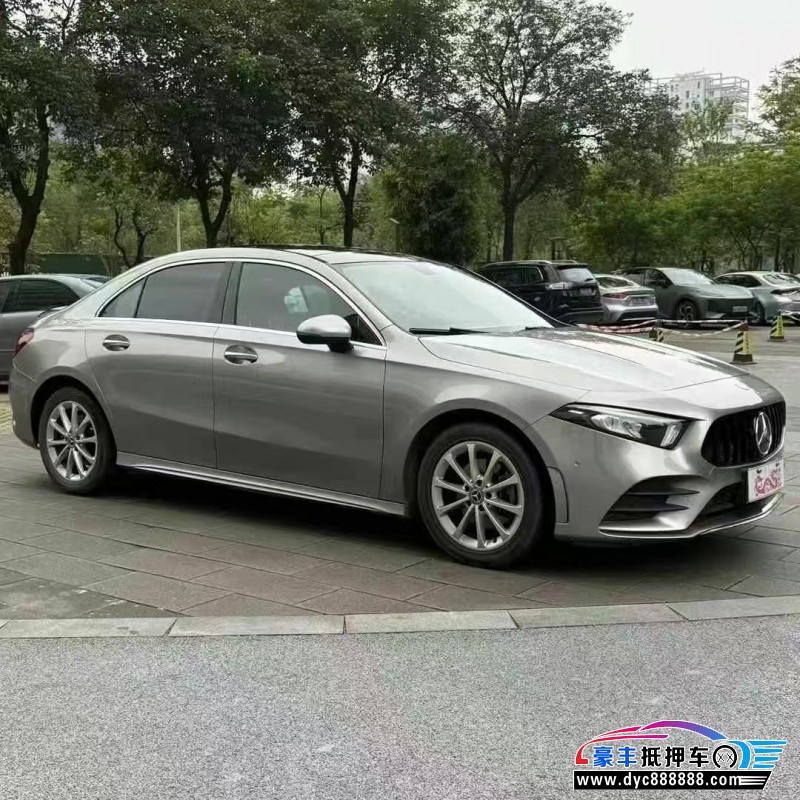 19年奔驰A轿车抵押车出售