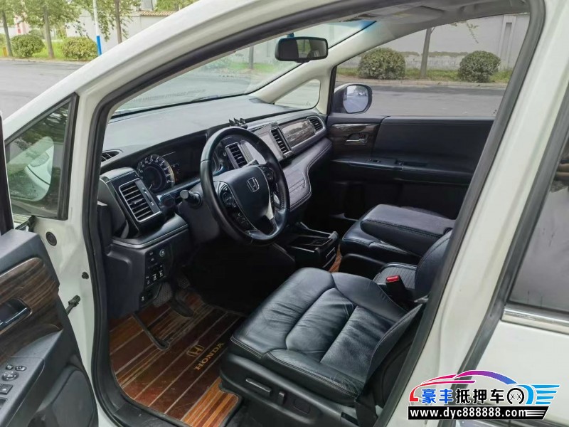 17年本田艾力绅轿车抵押车出售