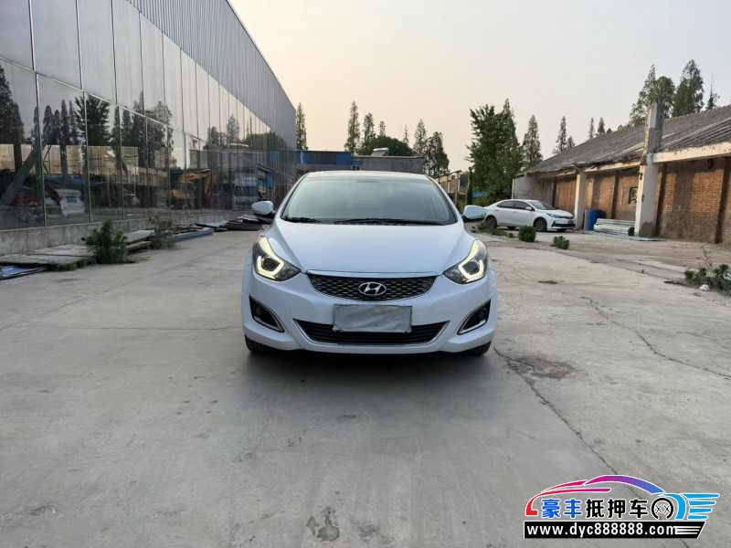 17年现代朗动轿车抵押车出售