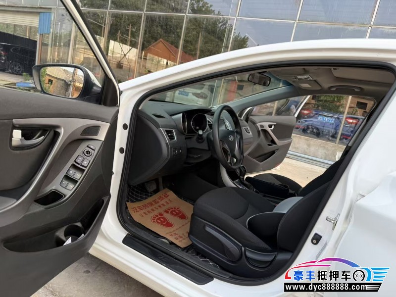 17年现代朗动轿车抵押车出售