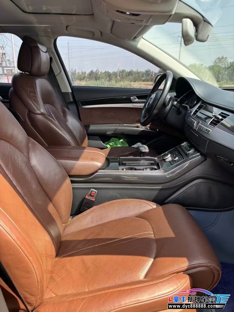 14年奥迪S8轿车抵押车出售