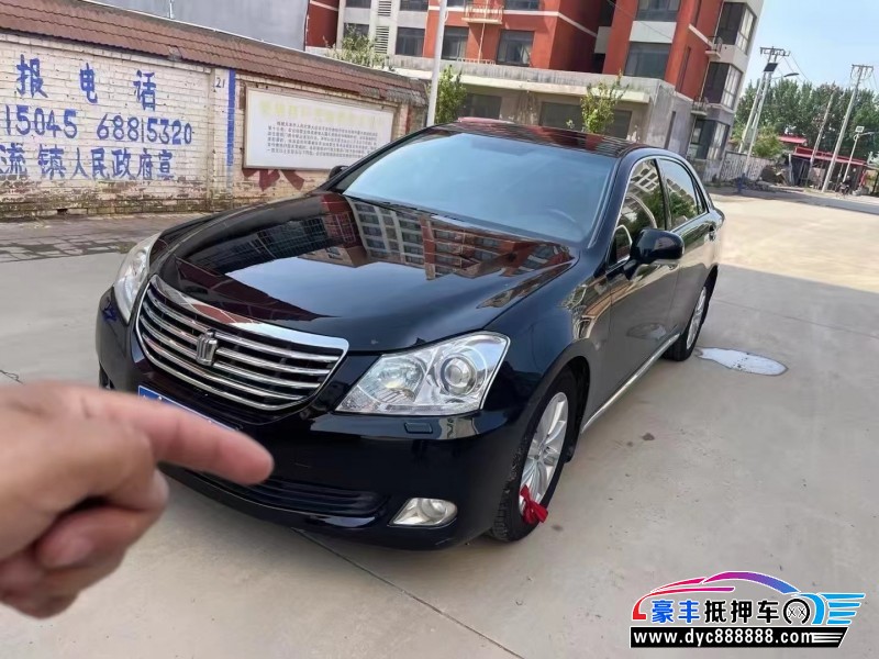 12年丰田皇冠轿车抵押车出售