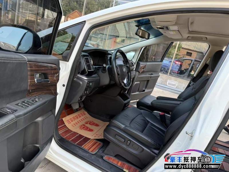 17年本田艾力绅轿车抵押车出售