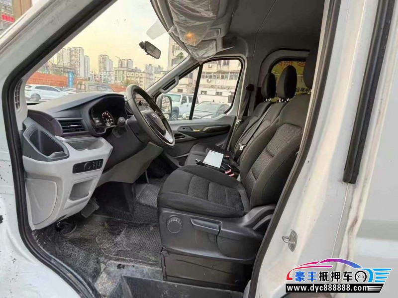 20年上汽大通V90轿车抵押车出售