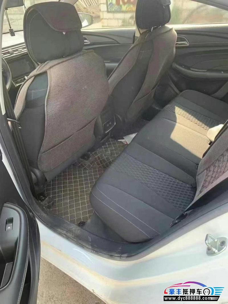 19年荣威i5轿车抵押车出售