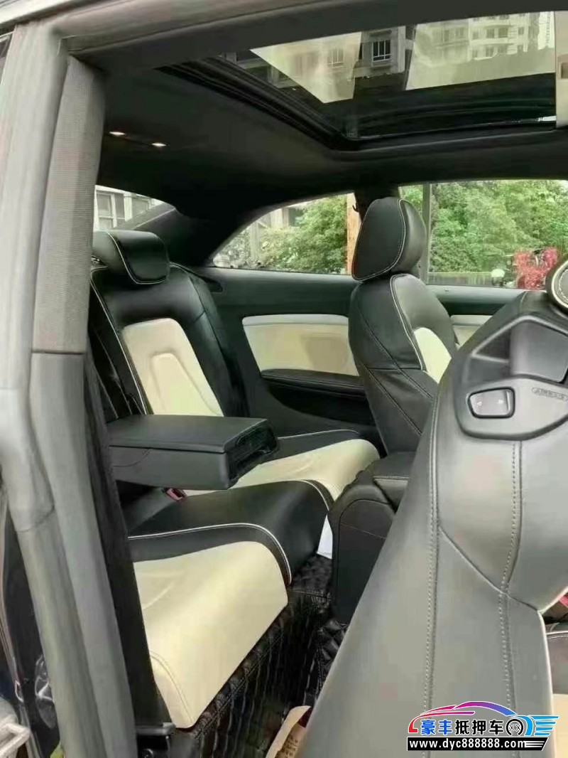 17年奥迪A5轿车抵押车出售