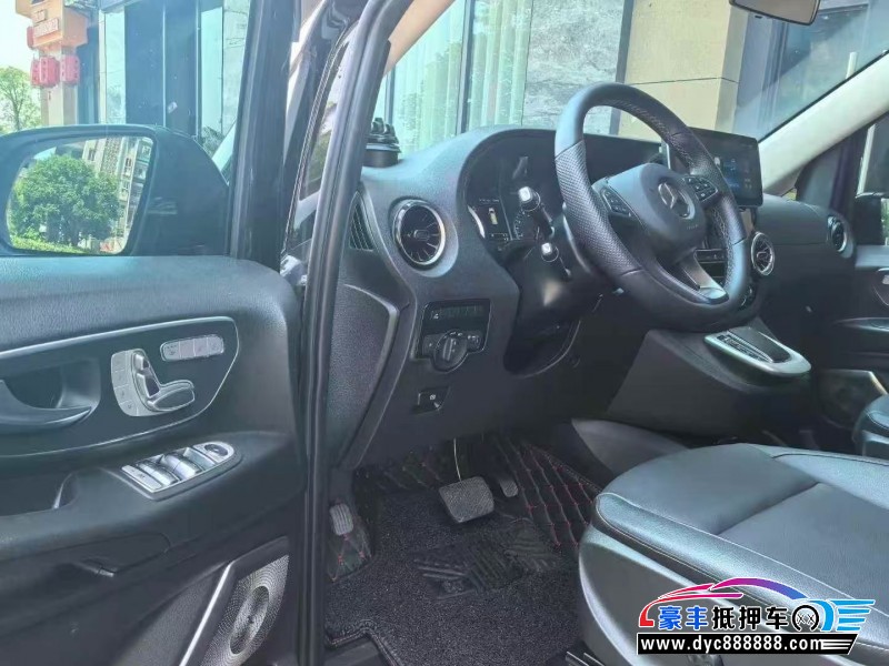 23年奔驰威霆轿车抵押车出售