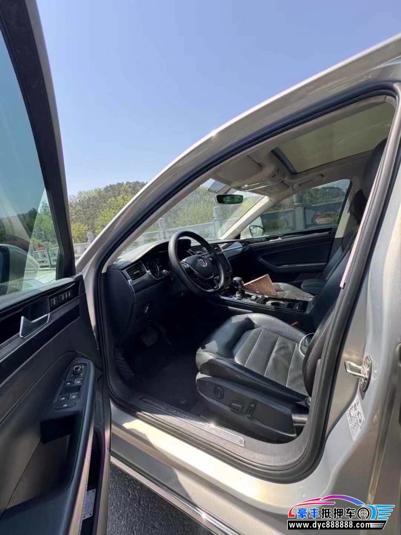 18年大众辉昂轿车抵押车出售