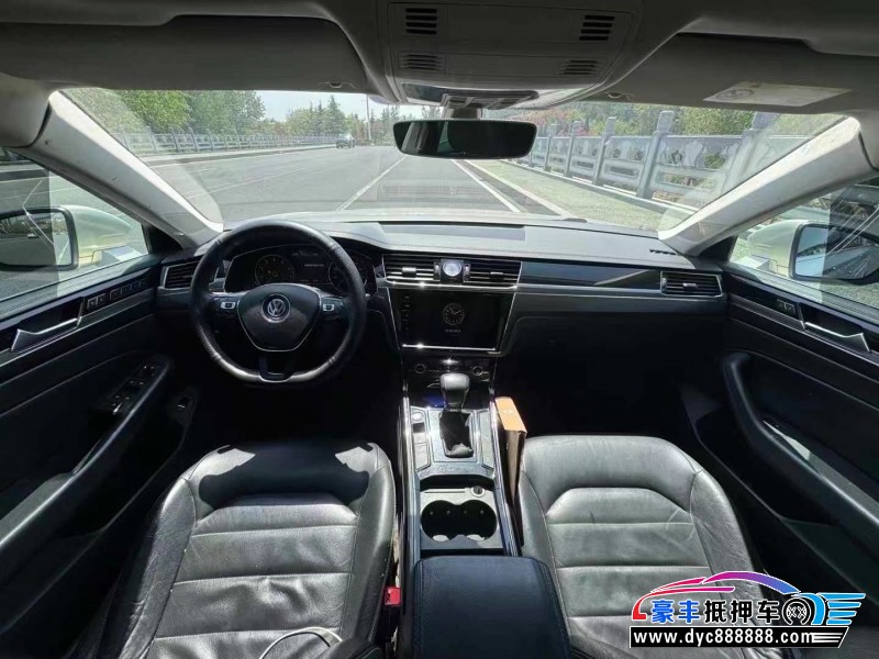 18年大众辉昂轿车抵押车出售