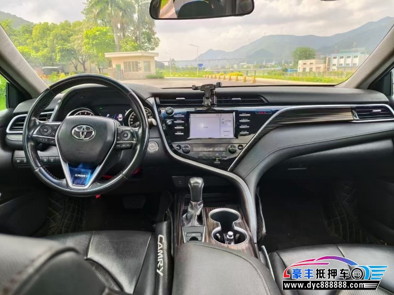 18年丰田凯美瑞轿车抵押车出售