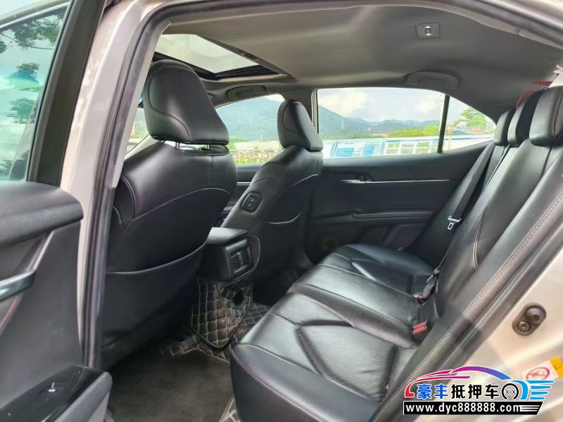 18年丰田凯美瑞轿车抵押车出售