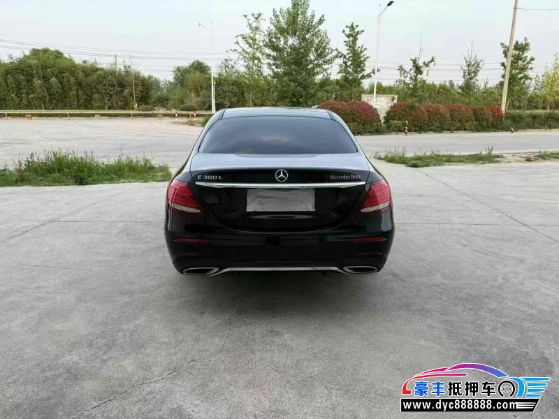 17年奔驰E轿车抵押车出售